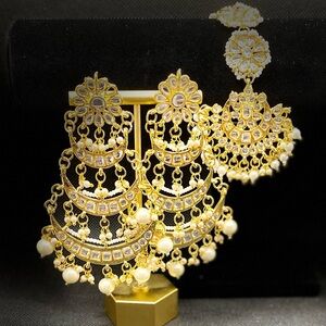 Tiered gold and pearl earring and tikka set -classic look 👌🏾✨